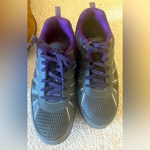 Womens sketchers steel toe tennis shoe